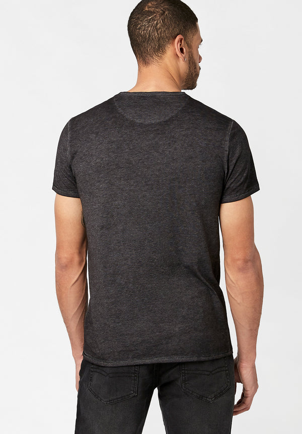 Kasum Buttoned Henley Men's T-Shirt in Black - BM21411
